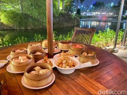 Kenyang Makan Dimsum Sepuasnya dengan View Danau Senayan Park