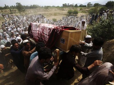 44 Orang Tewas Akibat Bom Bunuh Diri di Pakistan
