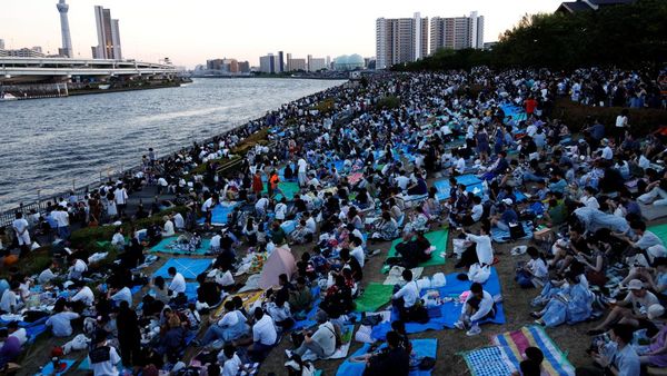 Antusias Jutaan Orang Nonton Festival Kembang Api Terbesar di Tokyo