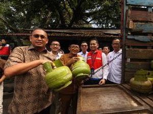 Atasi Kelangkaan LPG di Padang, Andre Rosiade Sidak Extra Dropping Pertamina