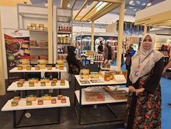 Awalnya Iseng! Hikmah Kantongi Rp 120 Juta/Bulan dari Jual Bumbu Pecel