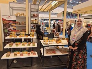 Awalnya Iseng! Hikmah Kantongi Rp 120 Juta/Bulan dari Jual Bumbu Pecel Awalnya Iseng! Hikmah Kantongi Rp 120 Juta/Bulan dari Jual Bumbu Pecel