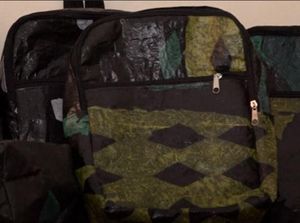 Kreasi Tas Sekolah dari Daur Ulang Sampah Plastik di Uganda Kreasi Tas Sekolah dari Daur Ulang Sampah Plastik di Uganda