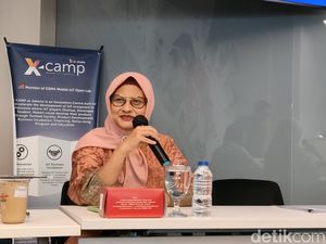 Nggak Takut Manjat Tower, Bos XL Axiata Masuk Daftar 50 Over 50 Forbes Nggak Takut Manjat Tower, Bos XL Axiata Masuk Daftar 50 Over 50 Forbes