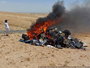 Musik Itu Haram, Taliban Bakar Tabla dan Gitar Musik Itu Haram, Taliban Bakar Tabla dan Gitar