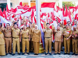 Gubernur Khofifah Ajak Kibarkan Bendera Merah Putih Serentak Mulai Besok