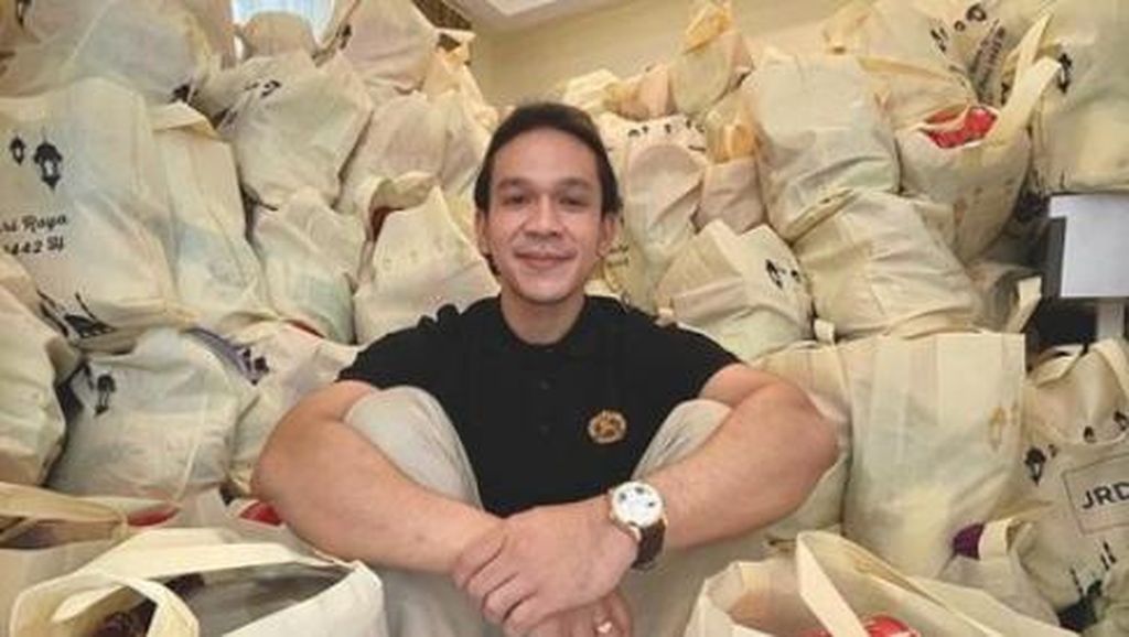 Jordi Onsu Saat Berbagi Makanan dan Adu Makan Pedas Sebelum Kecelakaan Jordi Onsu Saat Berbagi Makanan dan Adu Makan Pedas Sebelum Kecelakaan