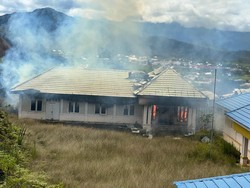 Kantor Kesbangpol dan Dinas Koperasi Dogiyai Kebakaran, Polisi Selidiki