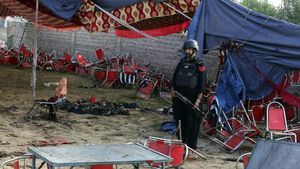 Kondisi TKP Pertemuan Partai di Pakistan Usai Bom Bunuh Diri