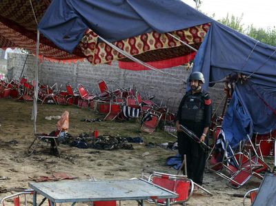 Kondisi TKP Pertemuan Partai di Pakistan Usai Bom Bunuh Diri