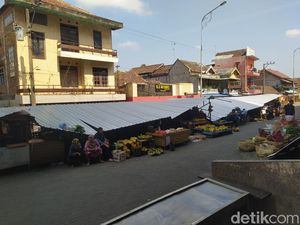 Viral Pedagang Ramai-ramai Robohkan Lapak Luar Pasar Muntilan, Ini Pemicunya