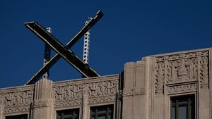 Logo X Raksasa Hiasi Gedung Markas Twitter San Francisco