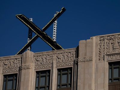 Logo X Raksasa Hiasi Gedung Markas Twitter San Francisco