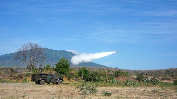 Manuver TNI Bergerak Menuju Sasaran Saat Latihan Gabungan