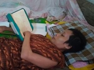 Mari Bantu Siti, Mantan Pekerja Migran yang Lumpuh dan Hanya Terbaring Lemah