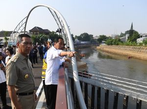 Tidak Mudah, Jokowi Sebut Penangkal Banjir Jakarta Baru Kelar 62% Tidak Mudah, Jokowi Sebut Penangkal Banjir Jakarta Baru Kelar 62%