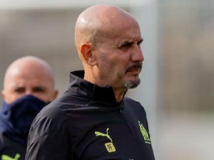 Pelatih Liga Brasil Dipecat Usai Tonjok Pemainnya Sendiri Pelatih Liga Brasil Dipecat Usai Tonjok Pemainnya Sendiri