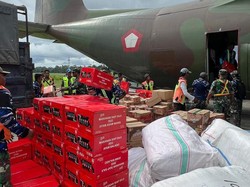 Polisi Jamin Keamanan Pesawat Bawa Bantuan Korban Kelaparan di Puncak