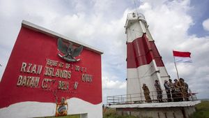 Bendera Merah Putih Berkibar di Perbatasan Laut Batam-Singapura