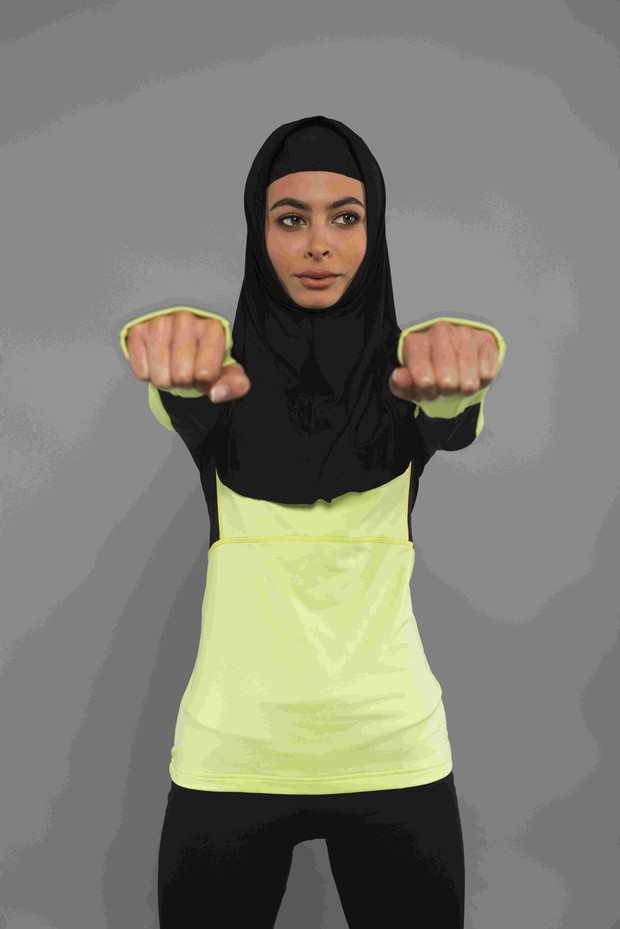 Pilih baju olahraga dengan lengan panjang/Foto: Freepik/Freepik Pilih baju olahraga dengan lengan panjang/Foto: Freepik/Freepik