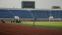 Delegasi FIFA tersebut melakukan peninjauan dengan didampingi perwakilan PSSI, Kementerian PUPR dan pengelola di sejumlah stadion utama hingga stadion latihan di kawasan Bandung Raya.