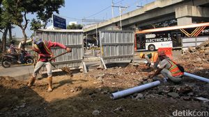 Progres Revitalisasi Trotoar di Kawasan Blok M Jelang KTT ke-43 ASEAN