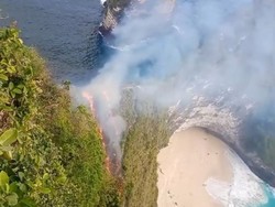 Polsek Nusa Penida Selidiki Penyebab Kebakaran Semak Pantai Kelingking
