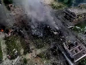 Penampakan Luluh Lantak Usai Gudang Petasan di Thailand Meledak Penampakan Luluh Lantak Usai Gudang Petasan di Thailand Meledak