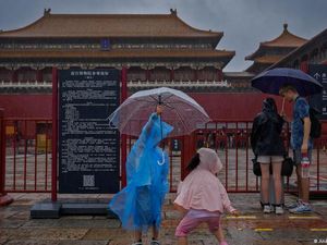 Topan Doksuri Hantam China, Paksa Ribuan Warga Mengungsi