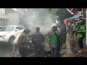 Alphard Ditumpangi Kakek dan Cucu Ludes Terbakar di Jember Alphard Ditumpangi Kakek dan Cucu Ludes Terbakar di Jember