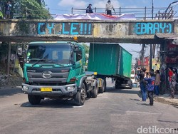 Truk Nyangkut Jembatan Bogor, Polisi: Sopir Hindari Tol dan Tak Tahu Jalan