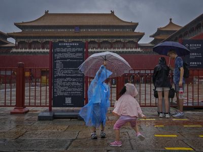 Wisata di Beijing Tutup Gegara Topan Doksuri