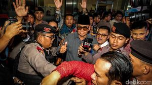 Acungkan Jempol, Panji Gumilang Penuhi Panggilan Bareskrim