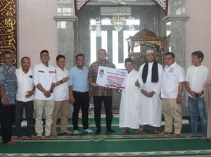 Andre Rosiade Bantu Perbaikan Masjid Mustauhidin Alai Parak Kopi Padang