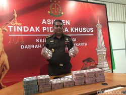Penampakan Tumpukan Uang Gratifikasi Rp 1,3 M Kepala Dispertaru DIY