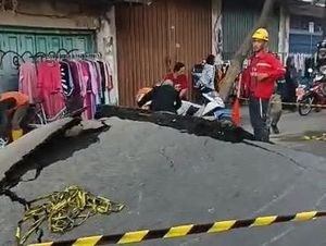 Penyebab Aspal Pecah hingga Membentuk Gunungan Setinggi 1 Meter Penyebab Aspal Pecah hingga Membentuk Gunungan Setinggi 1 Meter