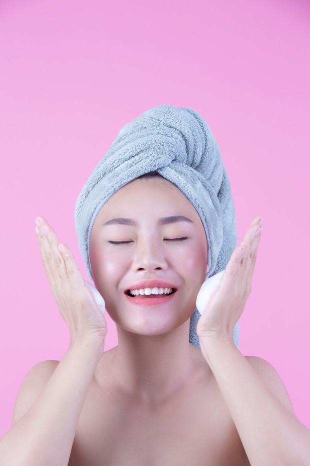 Cleansing Balm juga bisa melembapkan kulit wajah/ foto: freepik.com Manfaat Cleansing Balm