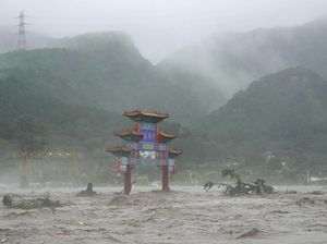 Dahsyatnya Banjir di China Gegara Topan Doksuri Dahsyatnya Banjir di China Gegara Topan Doksuri