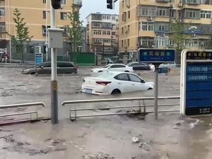 Dunia Hari Ini: Banjir di China Akibat Topan Doksuri Sebabkan Kekacauan