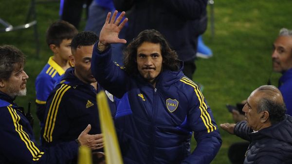 Edinson Cavani Resmi Diperkenalkan Sebagai Pemain Baru Boca Juniors