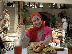 Serunya Momen Kuliner Feni Rose Saat Liburan di Jepang dan Bali Serunya Momen Kuliner Feni Rose Saat Liburan di Jepang dan Bali