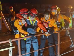Sakit Saat ke China, ABK Asal Myanmar Dievakuasi ke Banda Aceh Sakit Saat ke China, ABK Asal Myanmar Dievakuasi ke Banda Aceh