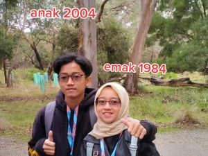 Viral Emak-emak Anak 5 Awet Muda, Bak Kakak Adik dengan Putranya Viral Emak-emak Anak 5 Awet Muda, Bak Kakak Adik dengan Putranya