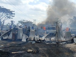 Gudang Minyak Ilegal Meledak, 6 Motor-4 Mobil Hangus