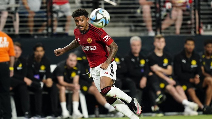 Jul 30, 2023; Las Vegas, Nevada, USA; Manchester United forward Jadon Sancho (25) kicks the ball during the first half against Borussia Dortmund at Allegiant Stadium. Mandatory Credit: Lucas Peltier-USA TODAY Sports