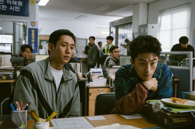 Jung Hae In dan Koo Kyo Hwan di drama D.P 2 / Foto : ftoday.co.kr Jung Hae In dan Koo Kyo Hwan di drama D.P 2 / Foto : ftoday.co.kr