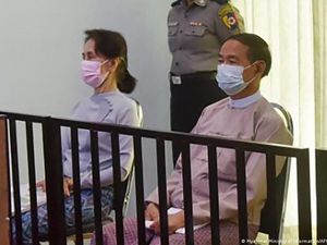 Junta Myanmar Umumkan Pemotongan Hukuman Penjara Aung San Suu Kyi Junta Myanmar Umumkan Pemotongan Hukuman Penjara Aung San Suu Kyi