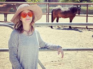 Wanita Ini Jual Rumah Demi Biaya Oplas, Kini Hidup Berpindah-pindah dalam Van