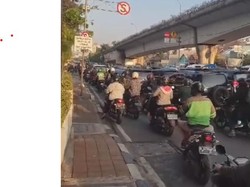Lalu Lintas di Jl Letjen R Suprapto Arah Senen Jakpus Macet