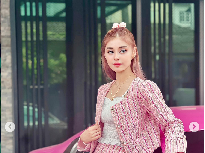 8 Foto Penyanyi Malaysia Viral Buka Hijab, Dihujat Netizen Tapi Makin Populer